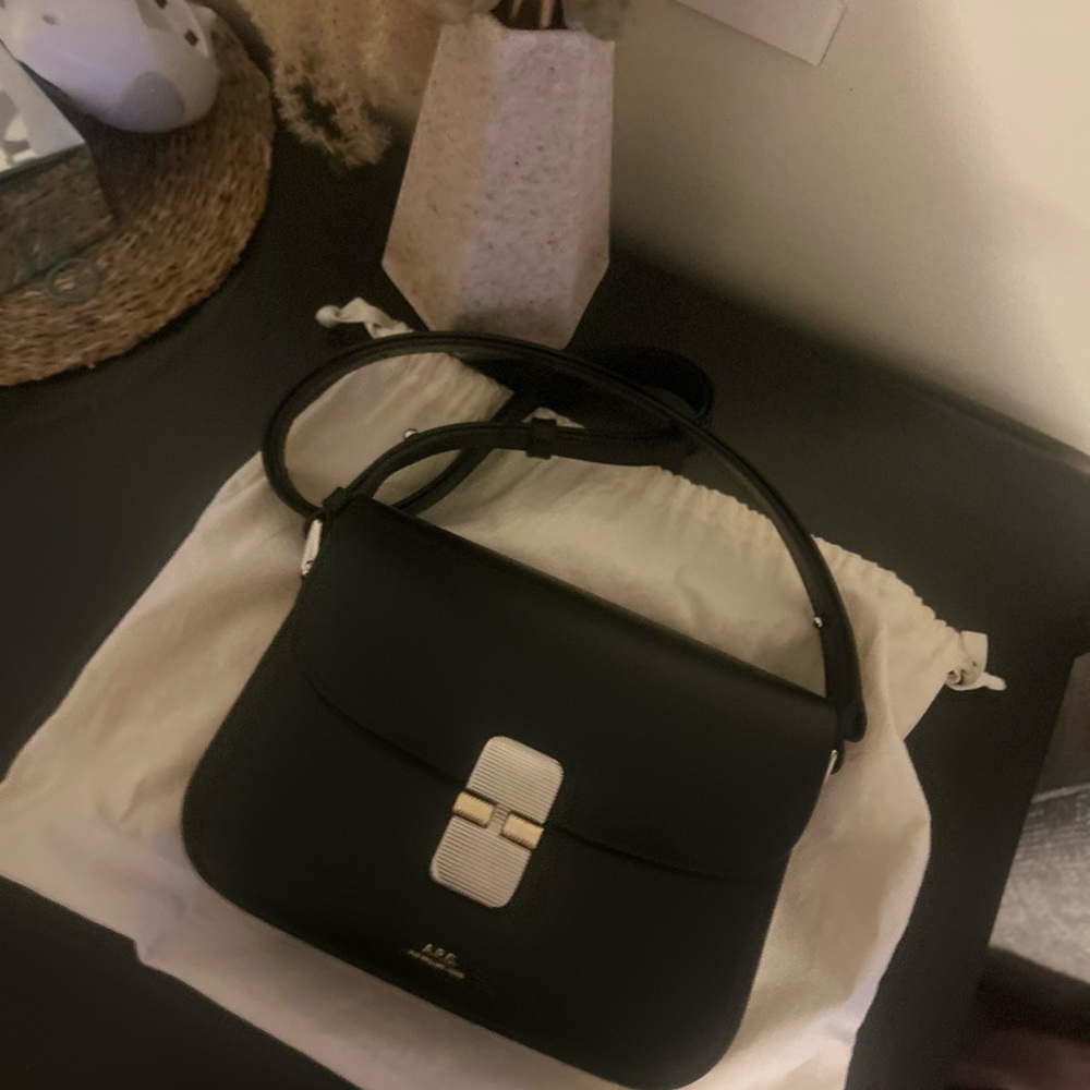 A.P.C. Black Crossbody Bag with Sleek Design - Picture 5 of 6